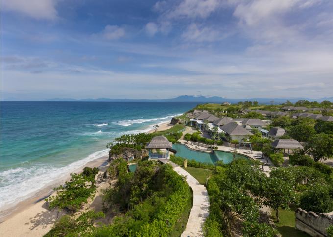 Królewski Odpoczynek w Wodnym Pałacu: Ekskluzywne Wakacje w Jumeirah Bali